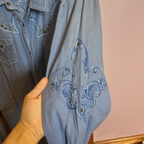 Fallon Taylor Ariat button down ⚜️ - Picture 3 of 3